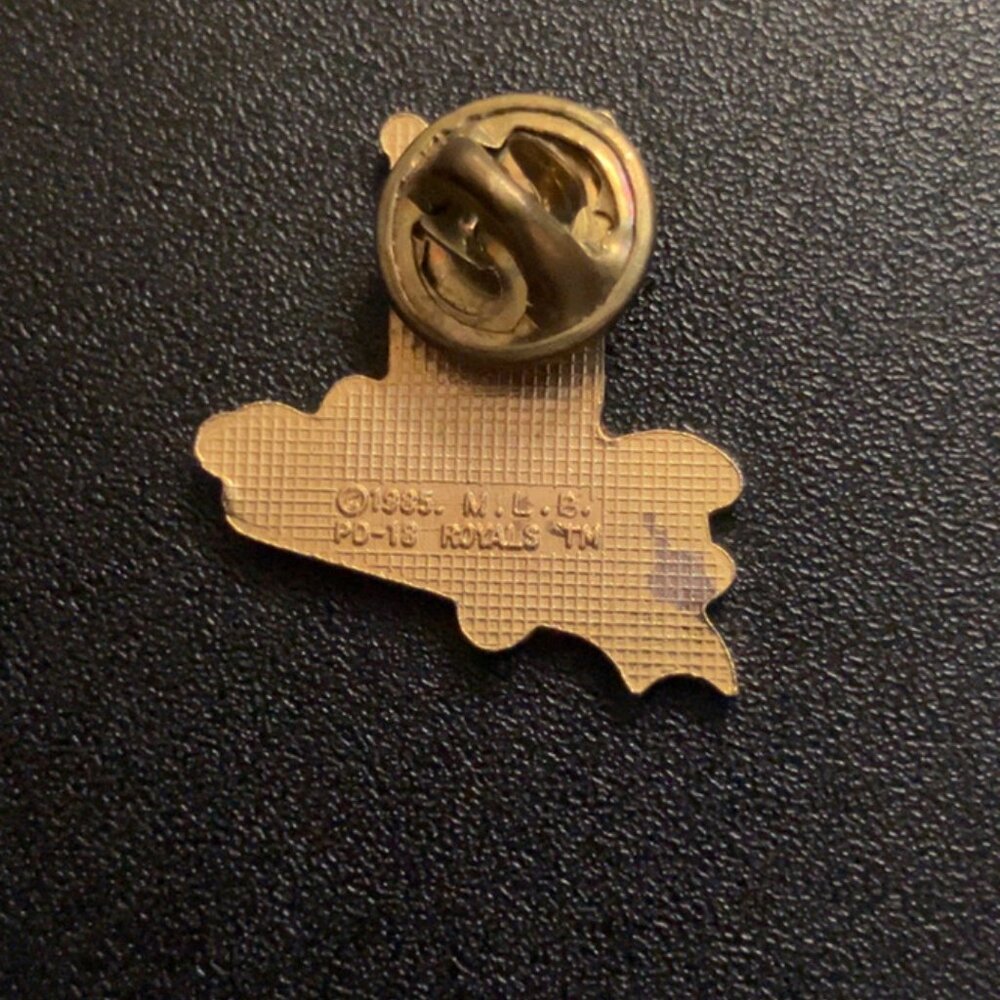 VINTAGE Kansas City Royals 1985 MLB AUTHENTIC Pin - Picture 2 of 3